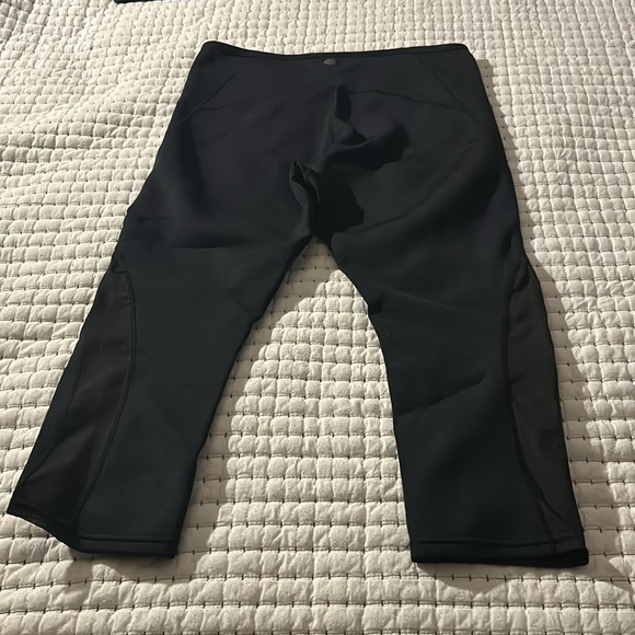 Copper Slim Thermal Capri Leggings w/ Mesh on legs - Picture 4 of 9